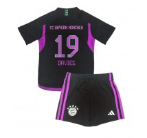 Bayern Munich Alphonso Davies #19 Koszulka Wyjazdowa dzieci 2023-24 Krótki Rękaw (+ krótkie spodenki)