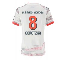 Bayern Munich Leon Goretzka #8 Koszulka Wyjazdowa damskie 2025-26 Krótki Rękaw Bayern Munich Leon Goretzka #8 Koszulka Wyjazdowa damskie 2025-26 Krótki Rękaw