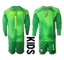 Brazil Alisson Becker #1 Bramkarskie Koszulka Wyjazdowa dzieci MŚ 2022 Długi Rękaw (+ krótkie spodenki)
