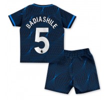 Chelsea Benoit Badiashile #5 Koszulka Wyjazdowa dzieci 2023-24 Krótki Rękaw (+ krótkie spodenki)