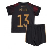 Njemačka Thomas Muller #13 Koszulka Wyjazdowa dzieci MŚ 2022 Krótki Rękaw (+ krótkie spodenki)