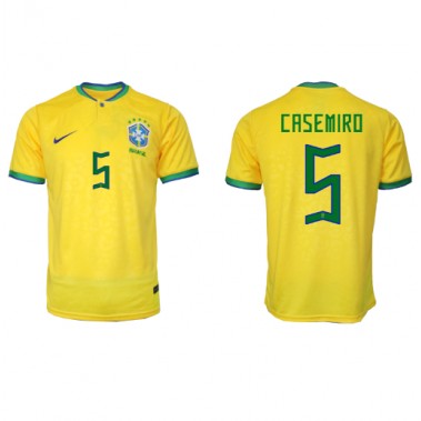 Brazil Casemiro #5 Koszulka Podstawowa MŚ 2022 Krótki Rękaw