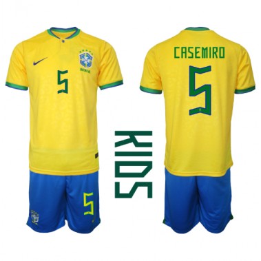 Brazil Casemiro #5 Koszulka Podstawowa dzieci MŚ 2022 Krótki Rękaw (+ krótkie spodenki)
