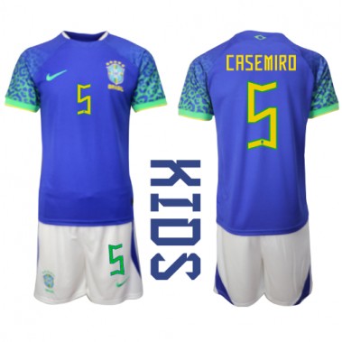 Brazil Casemiro #5 Koszulka Wyjazdowa dzieci MŚ 2022 Krótki Rękaw (+ krótkie spodenki)
