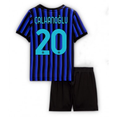 Inter Milan Hakan Calhanoglu #20 Koszulka Podstawowa dzieci 2025-26 Krótki Rękaw (+ krótkie spodenki) Inter Milan Hakan Calhanoglu #20 Koszulka Podstawowa dzieci 2025-26 Krótki Rękaw (+ krótkie spodenki)