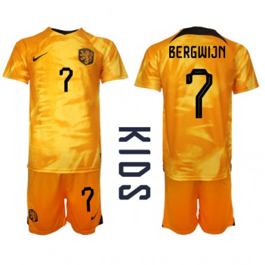 Nizozemska Steven Bergwijn #7 Koszulka Podstawowa dzieci MŚ 2022 Krótki Rękaw (+ krótkie spodenki)