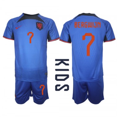 Nizozemska Steven Bergwijn #7 Koszulka Wyjazdowa dzieci MŚ 2022 Krótki Rękaw (+ krótkie spodenki)