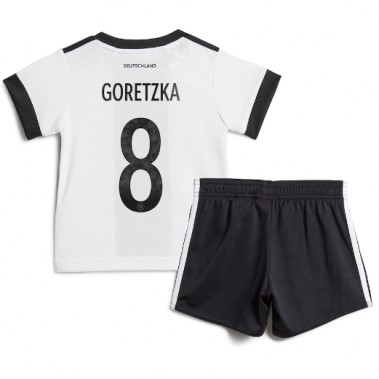 Njemačka Leon Goretzka #8 Koszulka Podstawowa dzieci MŚ 2022 Krótki Rękaw (+ krótkie spodenki)