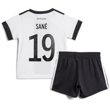 Njemačka Leroy Sane #19 Koszulka Podstawowa dzieci MŚ 2022 Krótki Rękaw (+ krótkie spodenki)