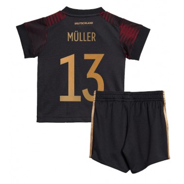 Njemačka Thomas Muller #13 Koszulka Wyjazdowa dzieci MŚ 2022 Krótki Rękaw (+ krótkie spodenki)
