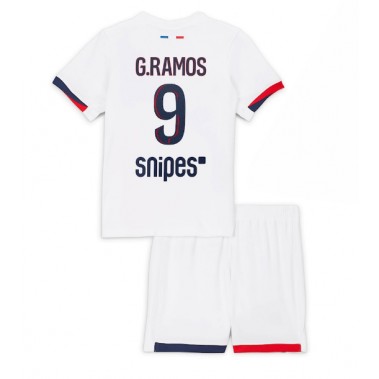 Paris Saint-Germain Goncalo Ramos #9 Koszulka Wyjazdowa dzieci 2025-26 Krótki Rękaw (+ krótkie spodenki) Paris Saint-Germain Goncalo Ramos #9 Koszulka Wyjazdowa dzieci 2025-26 Krótki Rękaw (+ krótkie spodenki)
