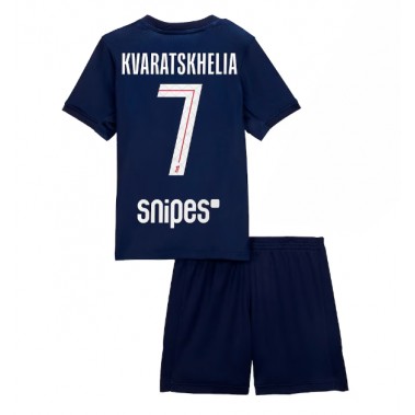 Paris Saint-Germain Khvicha Kvaratskhelia #7 Koszulka Podstawowa dzieci 2025-26 Krótki Rękaw (+ krótkie spodenki) Paris Saint-Germain Khvicha Kvaratskhelia #7 Koszulka Podstawowa dzieci 2025-26 Krótki Rękaw (+ krótkie spodenki)
