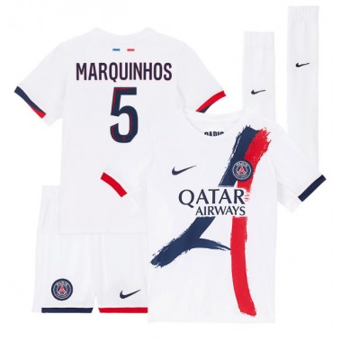 Paris Saint-Germain Marquinhos #5 Koszulka Wyjazdowa dzieci 2025-26 Krótki Rękaw (+ krótkie spodenki) Paris Saint-Germain Marquinhos #5 Koszulka Wyjazdowa dzieci 2025-26 Krótki Rękaw (+ krótkie spodenki)