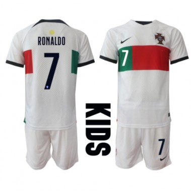 Portugal Cristiano Ronaldo #7 Koszulka Wyjazdowa dzieci MŚ 2022 Krótki Rękaw (+ krótkie spodenki)