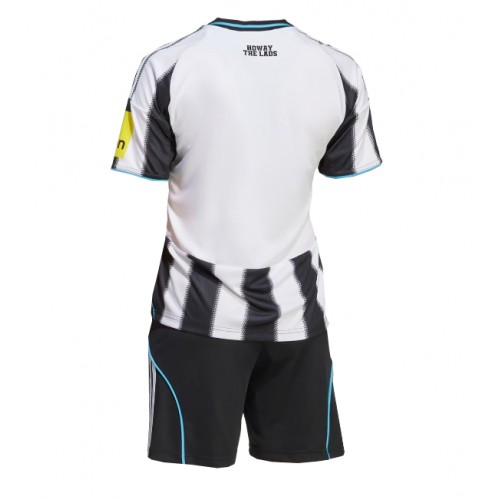 Newcastle United Koszulka Podstawowa dzieci 2025-26 Krótki Rękaw (+ krótkie spodenki)